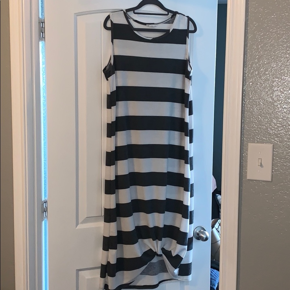 ee:some Sleeveless Maxi Dress, Lg